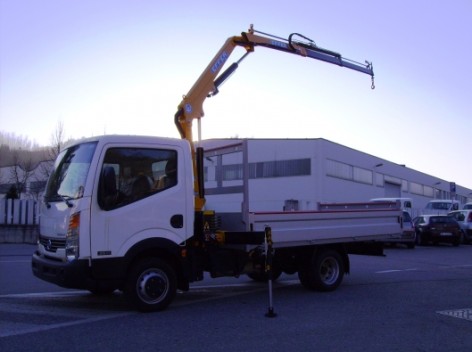 autocarro con gru kg. 800